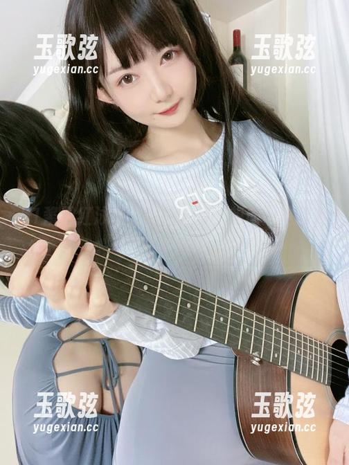 51酱黑红泳装的私拍合集，想问问这到底有多吸睛