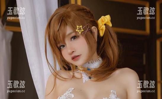 Azami Azami与吊带:无圣光的艺术,轻轻撩拨心弦的瞬间