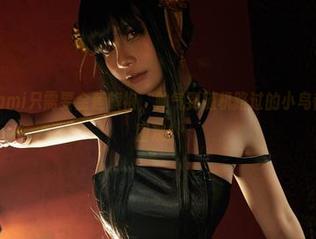 在线！Azami只需要金莲旗袍，帅气到随机路过的小鸟都要停下来围观！