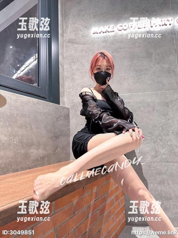 Callmecandy 微密圈 - Callmecandy的原图:黑色美腿,玉足,一动不动的魅惑。