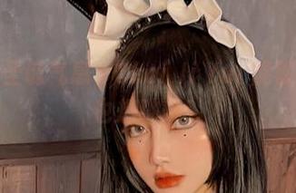 套图中的圣诞气息，Choi Ji Yun能够让一棵树也想跳舞！