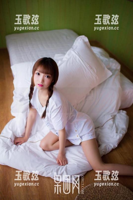 GIRLT果团网 - 潮流不是唯一，裴希西的泳装壁纸你得收藏