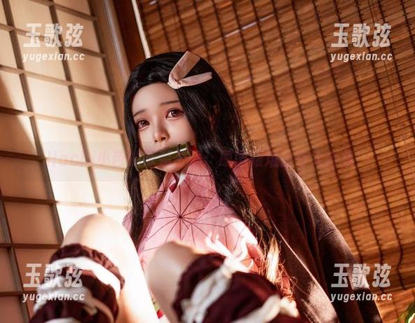 Hachi小芭的泳装奇遇：原图艰难生存大合集！