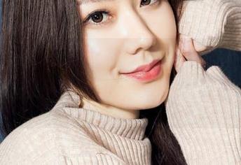 KelaGirls克拉女神 – 最新写真，静宜与紫色云彩的奇葩搭配，效果怎么看都炸了。