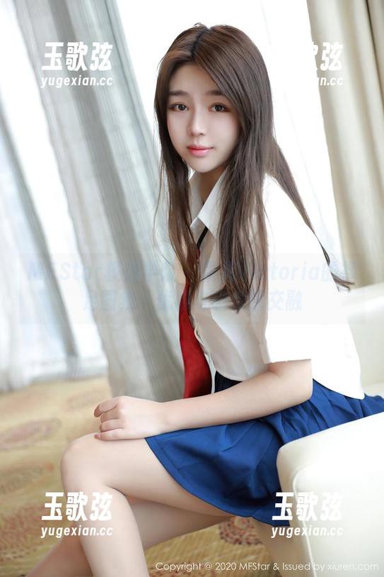 MFStar模范学院-果儿Victoria MFStar模范学院 - 果儿Victoria的裸足图集:优雅与随意的交融