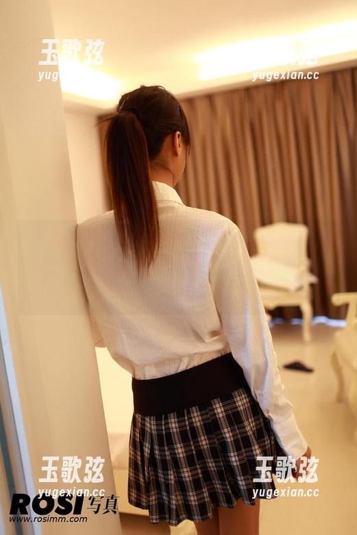 ROSI 皇家待遇还不过分吧?最新《ROSI女仆》作品,浑身上下都是一种让人想靠近的气息。