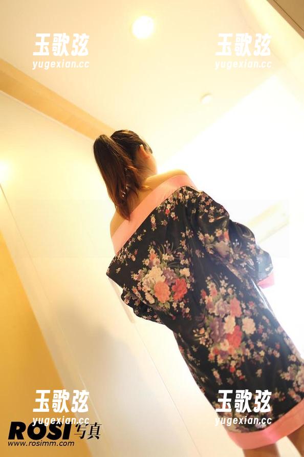 ROSI水手服下载合集，穿上后是不是得对着镜子自恋一阵？