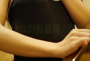 专用泳装：ROSI的福利，让你泳眼欲穿