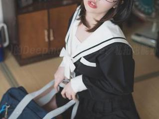 Uhye(이유혜)的DeepmoreOffice：私拍也能办公室奇遇记？