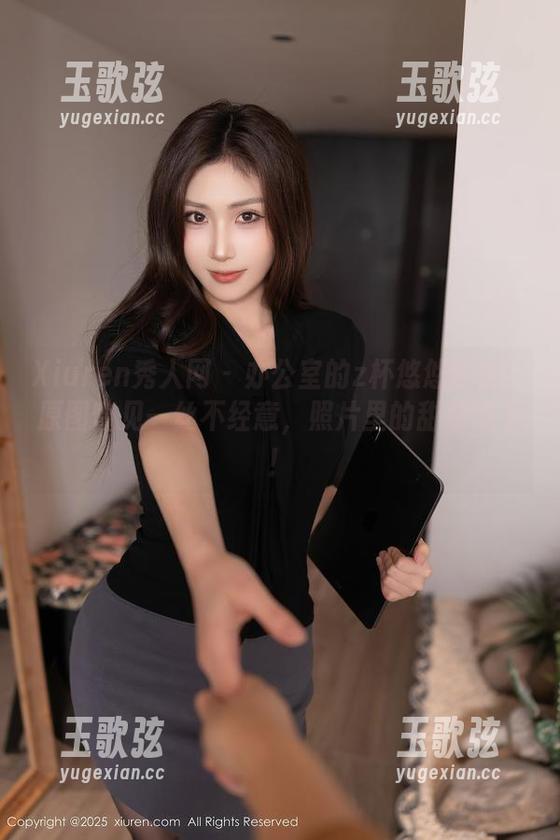 Xiuren秀人网 - 办公室的z杯悠悠调调：原图瞥见一丝不经意，照片里的甜蜜饼干！