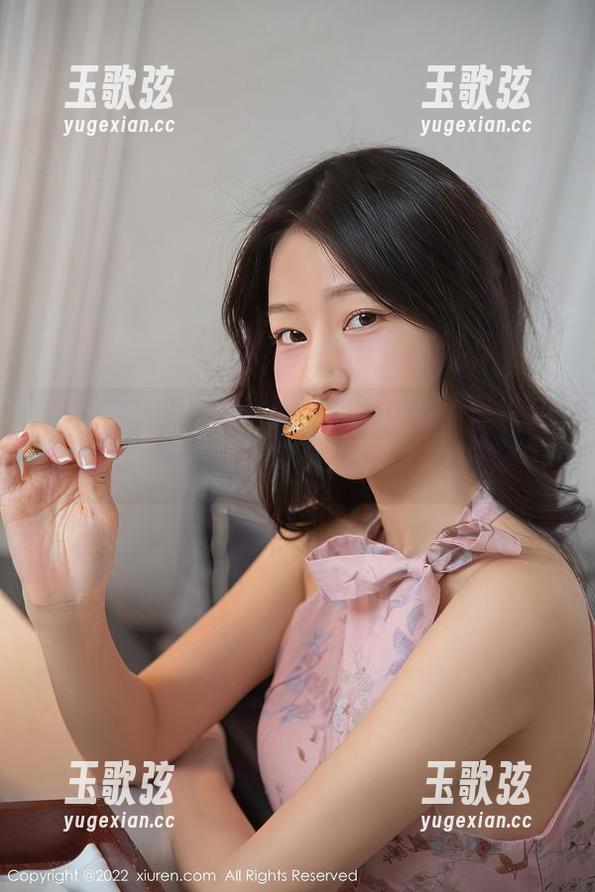 Xiuren秀人网-大美媚京 Xiuren秀人网 - 大美媚京倾情奉献:天台上的“无圣光”冒险套图,勇者请入!