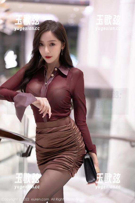 Xiuren秀人网 - 是小逗逗的图库精选：裤里丝，让人想起那些“情愫”。
