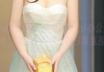 Xiuren秀人网 – 糯美子Mini办公室私房图片，完全不想退位的日常氛围。