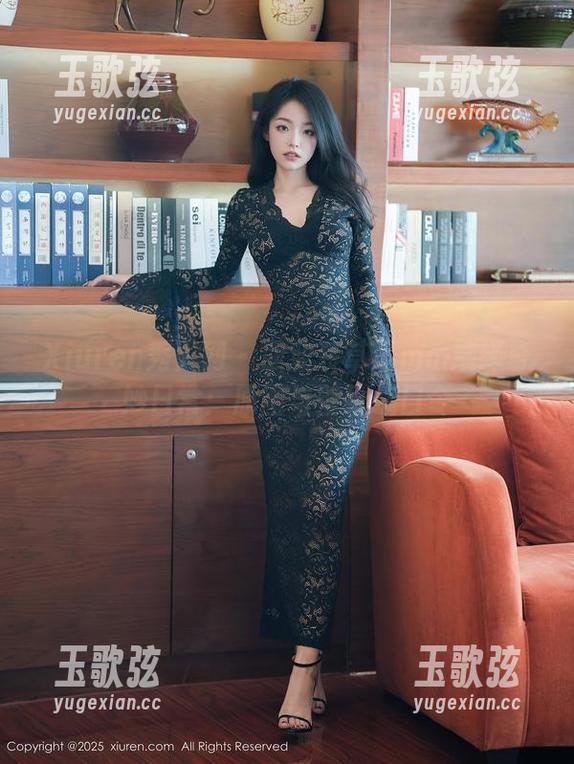 Xiuren秀人网 - 职业装草莓mm演绎奇妙日常：原图与壁纸绕口令