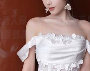 Xiuren秀人网 – 原图里的赵万灵，灰丝的每个角度都是微妙的挑逗，内心小鹿乱撞啦！