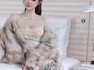 Xiuren秀人网 – 看完赵惟依coco的灰丝写真，低调的性感别有一番滋味。