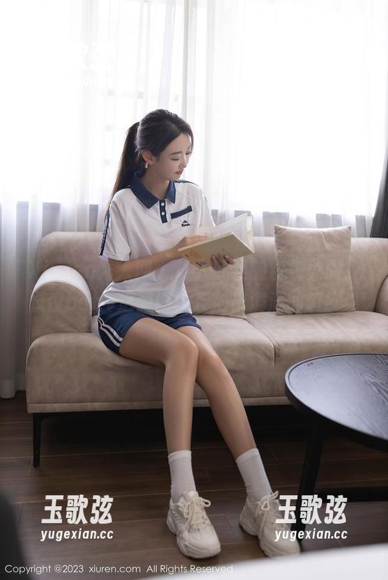 Xiuren秀人网 - 让人驻足的粉色美丽，颖仪baby这张图片反射出满满的俏皮！