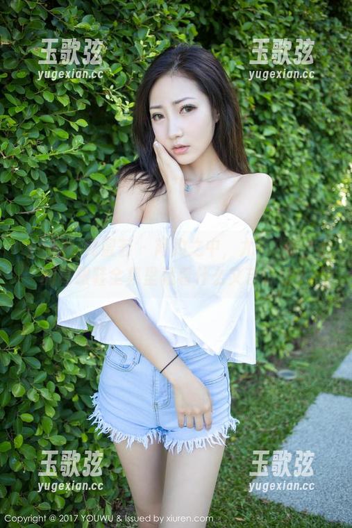 YouMi尤蜜荟 - 简约之中，尤妮丝Egg的高跟鞋全集里藏着什么文艺情绪？