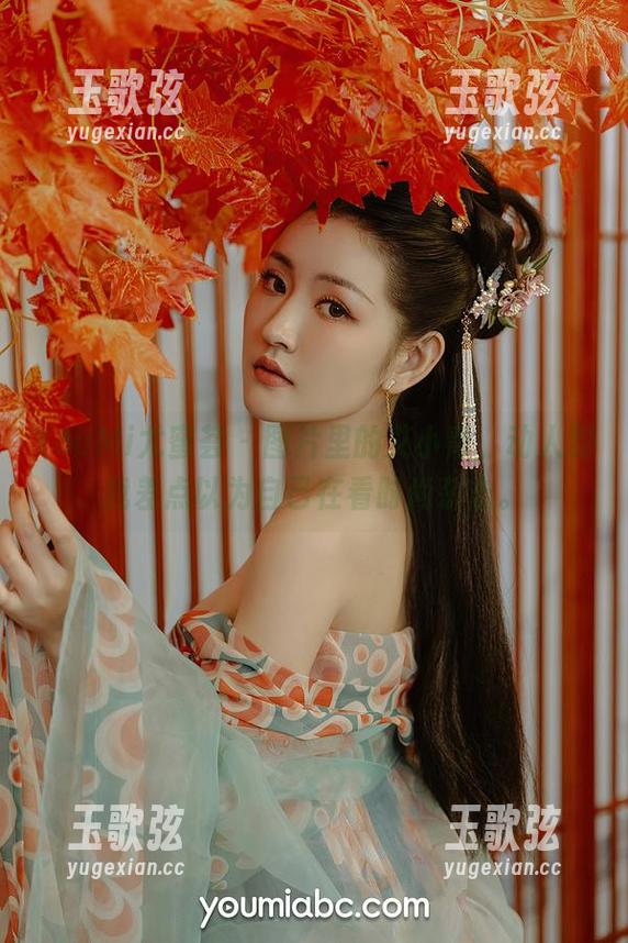 YouMi尤蜜荟-艾小青 YouMi尤蜜荟 - 图片里的艾小青,动人到我差点以为自己在看时尚杂志。