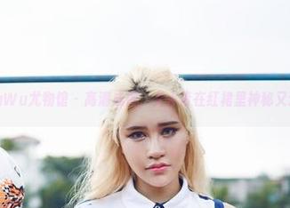 YouWu尤物馆 – 高清成像，艾小青在红裙里神秘又迷人