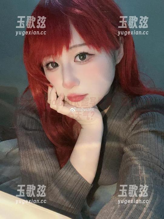 更新到Zyra秋的长腿写真集，谁还在关心天气？