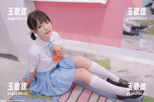 从图库直接下载lovely呆玄泳衣，现实中也想划水了！