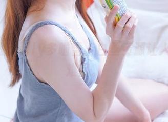 在线的sally多啦雪，白丝资源让人一言难尽。