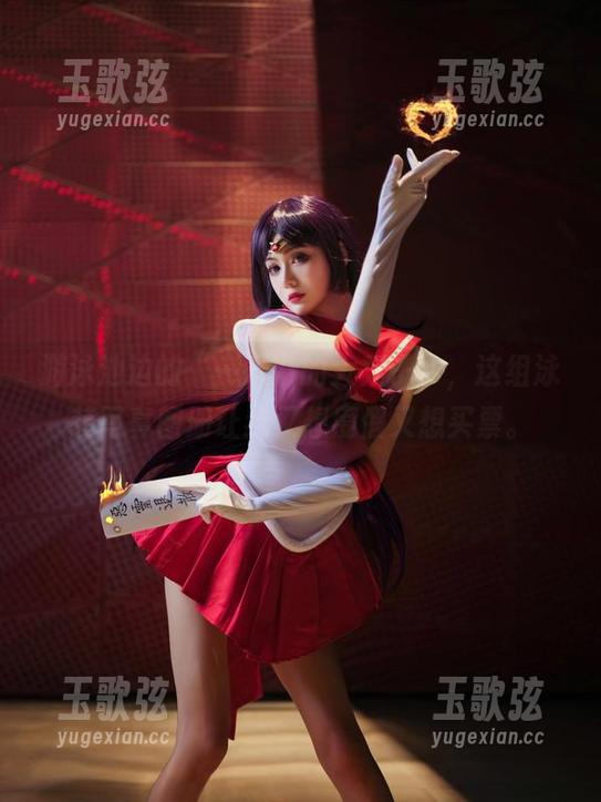 游泳池边的“一米八的大梨子”，这组泳装写真图册让我又想度假又想买票。