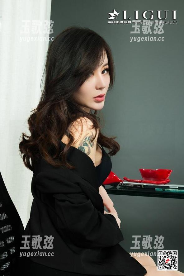 丽柜-沈璐 丽柜 - 沈璐的这波美脚私房照,不来看是个损失,快来下载吧!