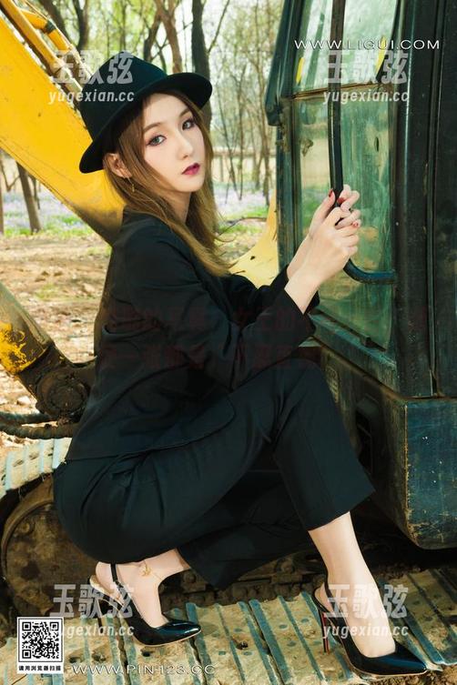 丽柜-璐璐 丽柜 - 璐璐的写真,女王的不可一世,随便一张都是“不忍直视”。