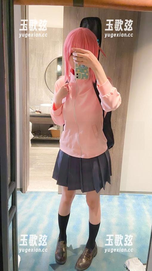 亚缇arty的飞鸟马时制服：谁说制服只适合上班？