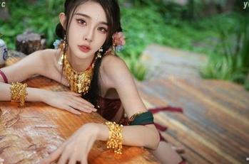 余多多Dudu的粉色套图，谁能想到这颜色能玩得这么出神入化？