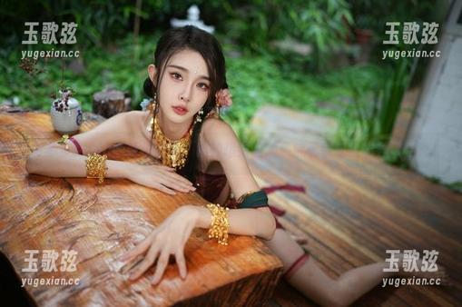 余多多Dudu的粉色套图，谁能想到这颜色能玩得这么出神入化？