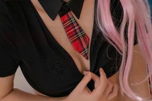 可可老师的美脚写真，透视出不一样的角度！