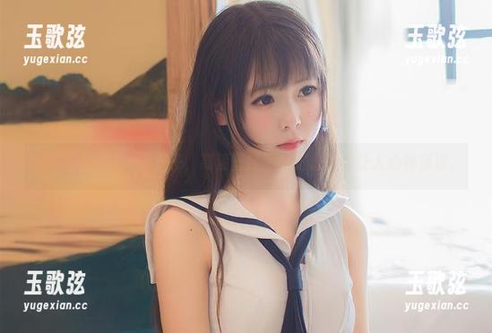 向小圆在浴缸里的样子，高清壁纸里的这份温柔让人心神荡漾。