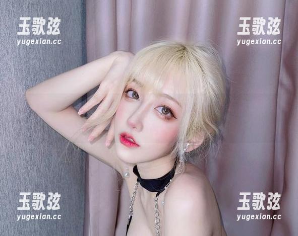 没有套路的啾小妍皮衣，让这组自由的套图给你带来点小激动！