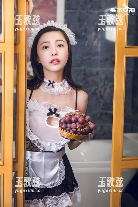 头条女神 - 谁才是主角，图库里的JennyR和她那蛇一样的花儿