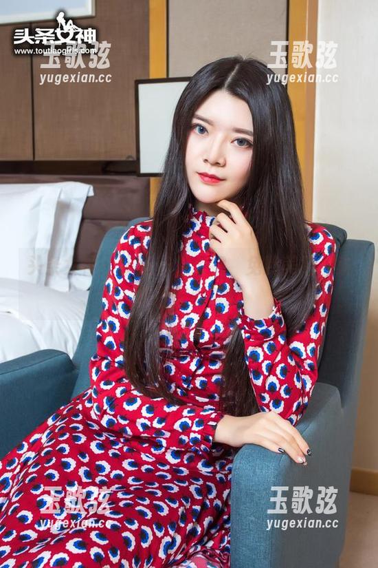 头条女神-小晴子 头条女神 - 小晴子放大招,免费美足合集等你来脚踩!