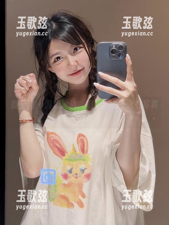妮是老虎 微密圈 - 游泳池边,妮是老虎的泳衣写真带来的深思...