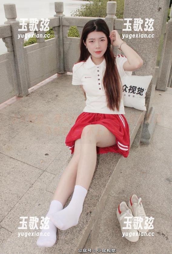 小众视觉-兰兰 小众视觉 - 夏天必备!兰兰海边套图更新,不然可就跟不上潮流了!