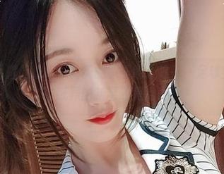 微密圈 – 撑起球场一片天的小玉吃果冻——足球宝贝合集，壁纸界的新星还是潜力股？
