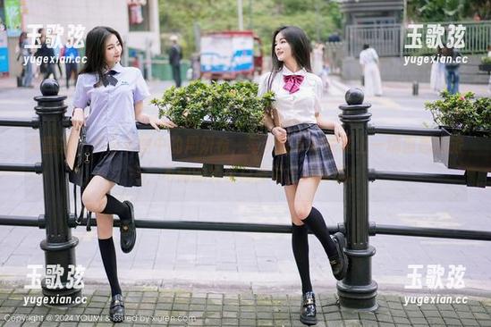 尤蜜荟-周妍希 尤蜜荟 - 黑白美图中的周妍希,每次分享都像踏上一场假想的旅行,不同的角度总能说出新鲜感。