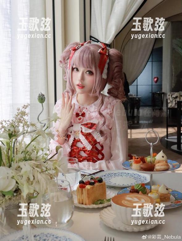 红裙的无尽循环：彩芸_Nebula在高清图片中的摇曳仿佛在说“再来一次”。