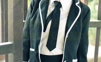 推女神 – 谁在翻阅伍月yuer的校服图册，图中内容却让人脑洞大开