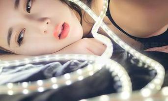 推女神 – 牛仔裤小宇宙，娜依灵儿教你如何珍藏这些资源