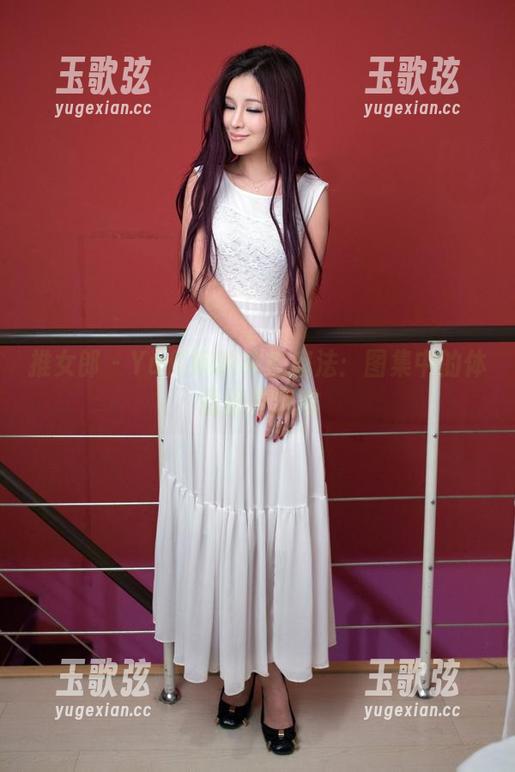 推女郎-Yu佳妮 推女郎 - Yu佳妮的毛衣魔法:图集中的体温捉弄游戏