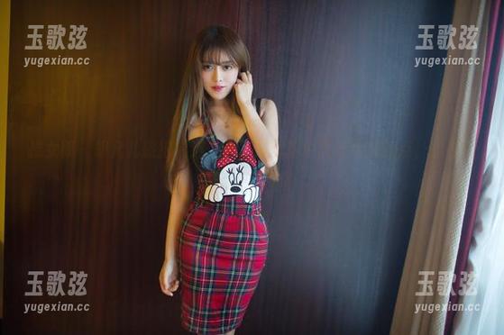 推女郎-胡允儿 推女郎 - 胡允儿旅拍精选:当你发现那个风景绝佳的点,却在低头整理头发!