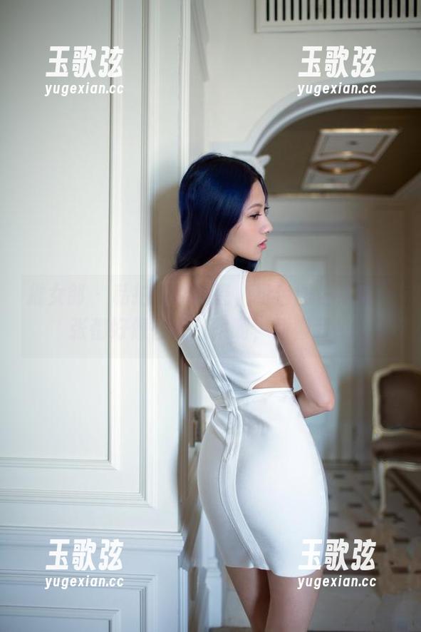 推女郎 - 私拍时的陆瓷，粉色图包，每一张都好像在说：来啊，甜蜜我！