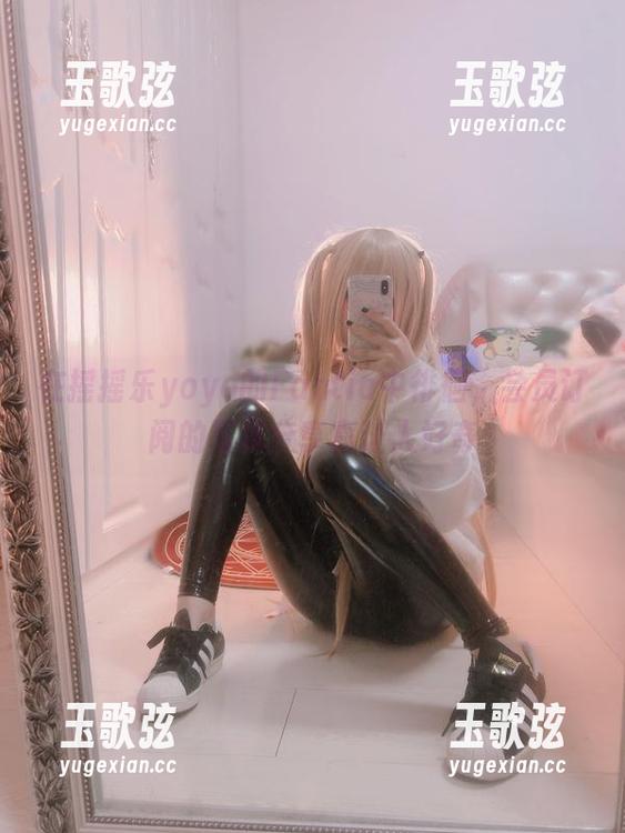 在摇摇乐yoyo的Fantia中徘徊，会员订阅的写真分享真让人好奇