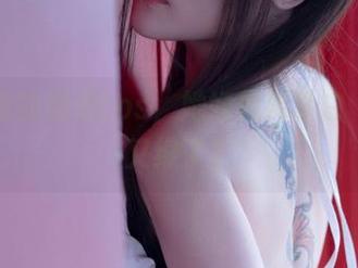 星野咪兔的御姐cos，她好像叫李白（坟头草又绿了）